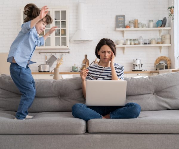 Jak pracować w domu mając dzieci? Zdradzamy patenty!