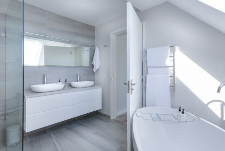 Mała łazienka – czy może być funkcjonalna?