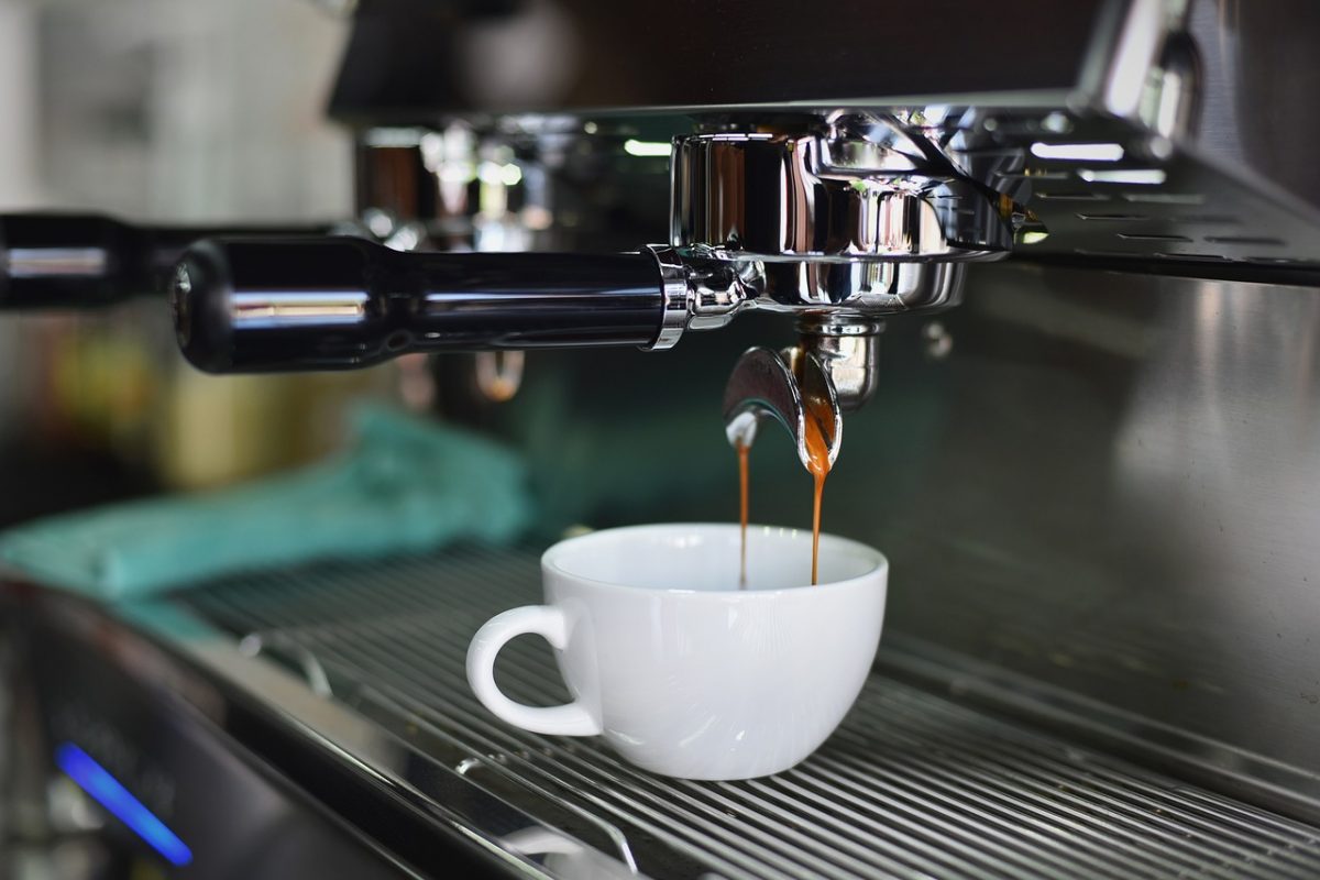 Ekspres do kawy – dlaczego warto go posiadać?