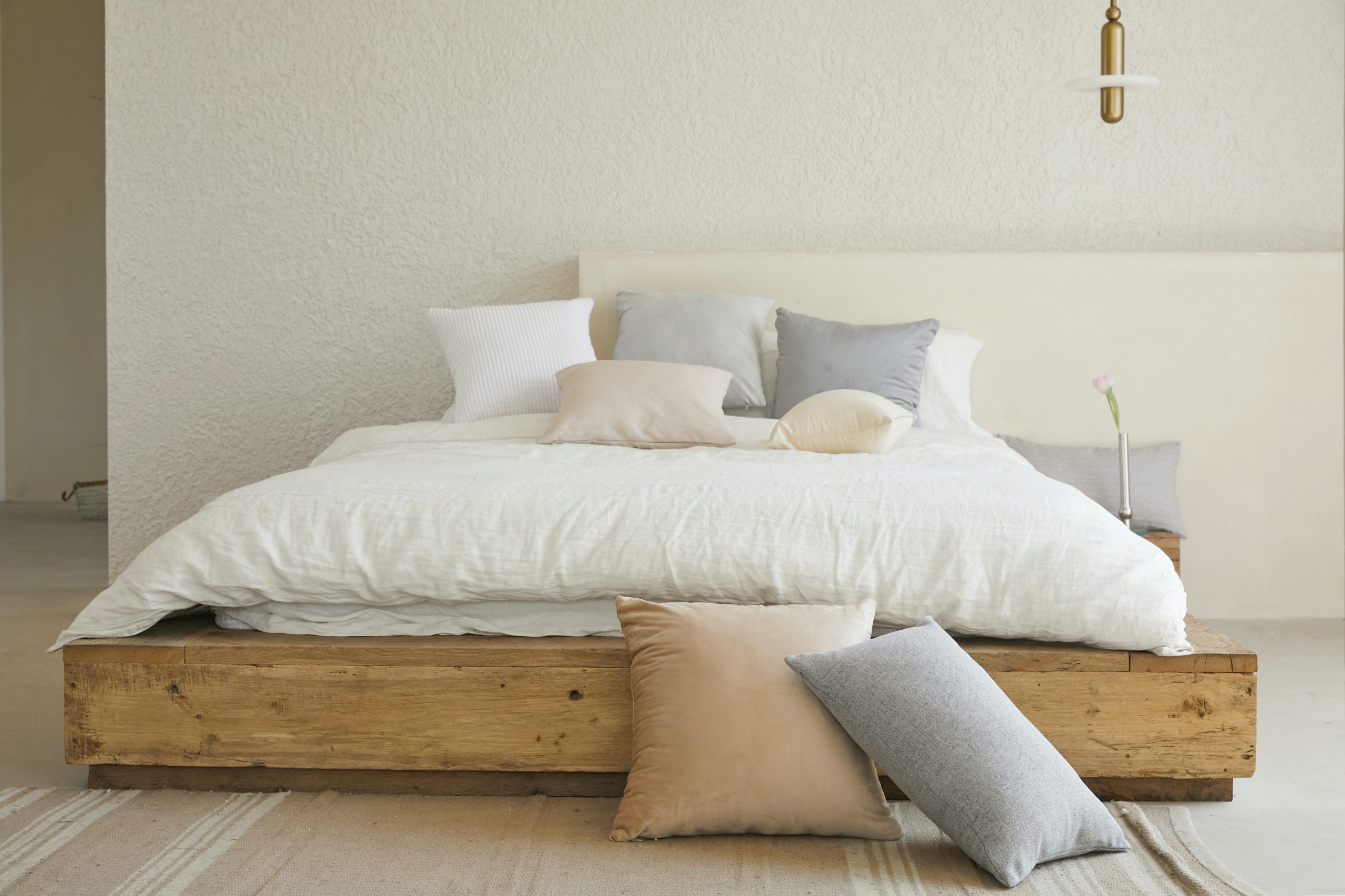 Minimalizm w sypialni – jakie meble wybrać, by zyskać na przestrzeni?