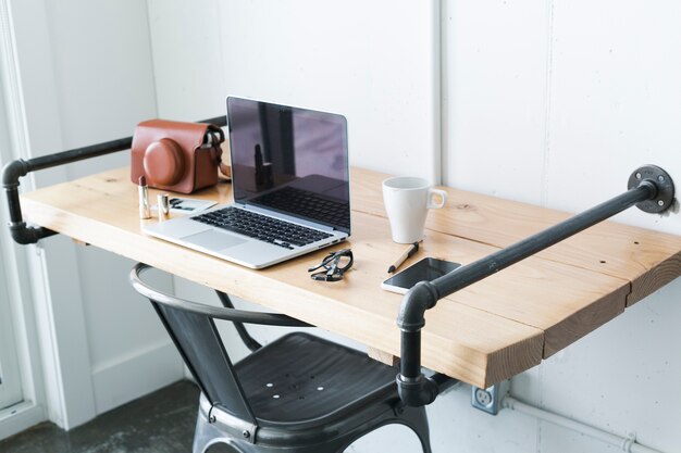 Jak wybrać idealne krzesło do pracy, które łączy komfort i styl?