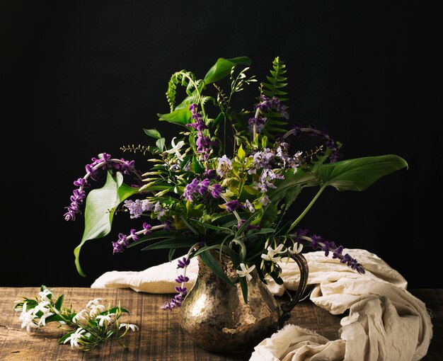 Jak wykorzystać zioła i rośliny doniczkowe do naturalnej poprawy zapachu w pomieszczeniach?